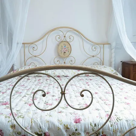 Le Camerine Di Silvia 2 Vendégház